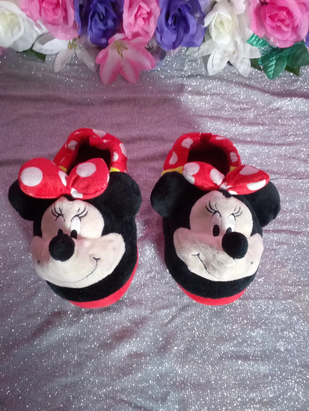 Disney Minnie Mouse Red White Black Plush Slippers